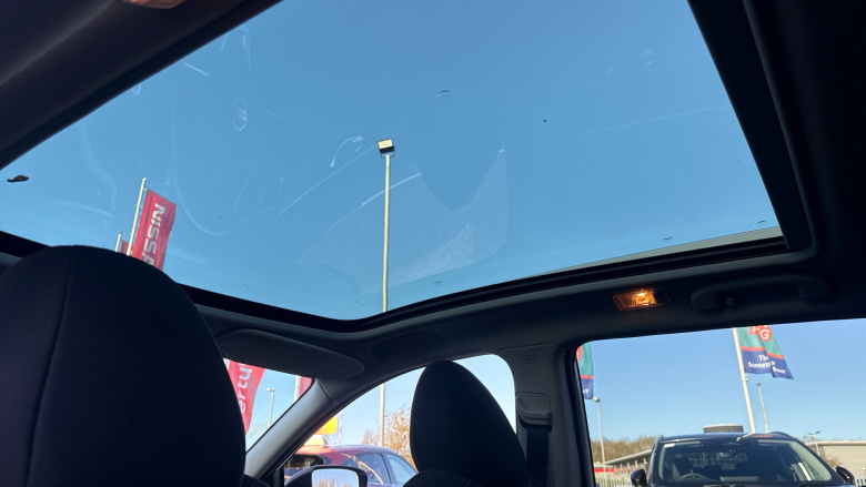 Nissan Qashqai 1.3 DiG-T N-Motion 5dr Petrol Hatchback